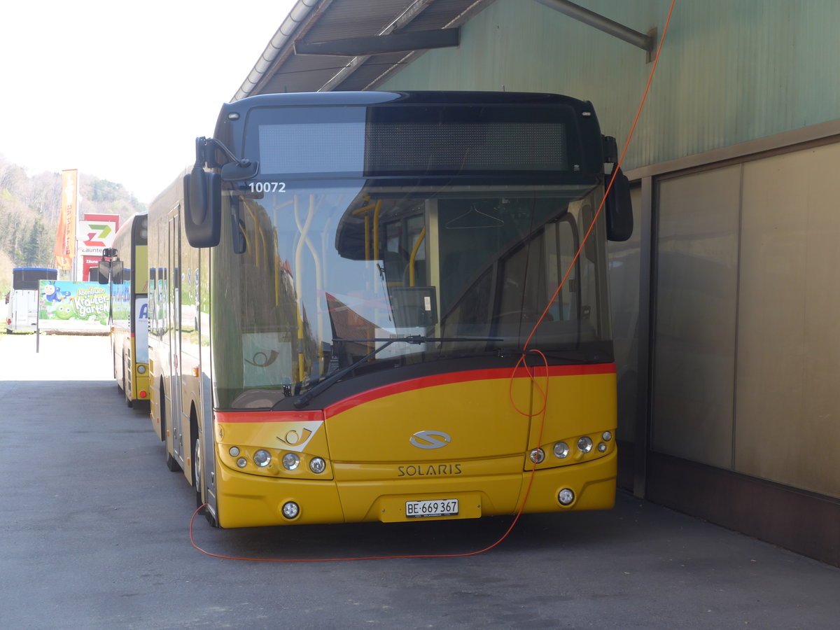 (216'003) - PostAuto Bern - Nr. 14/BE 669'367 - Solaris (ex Klopfstein, Laupen Nr. 14) am 11. April 2020 in Laupen, Garage