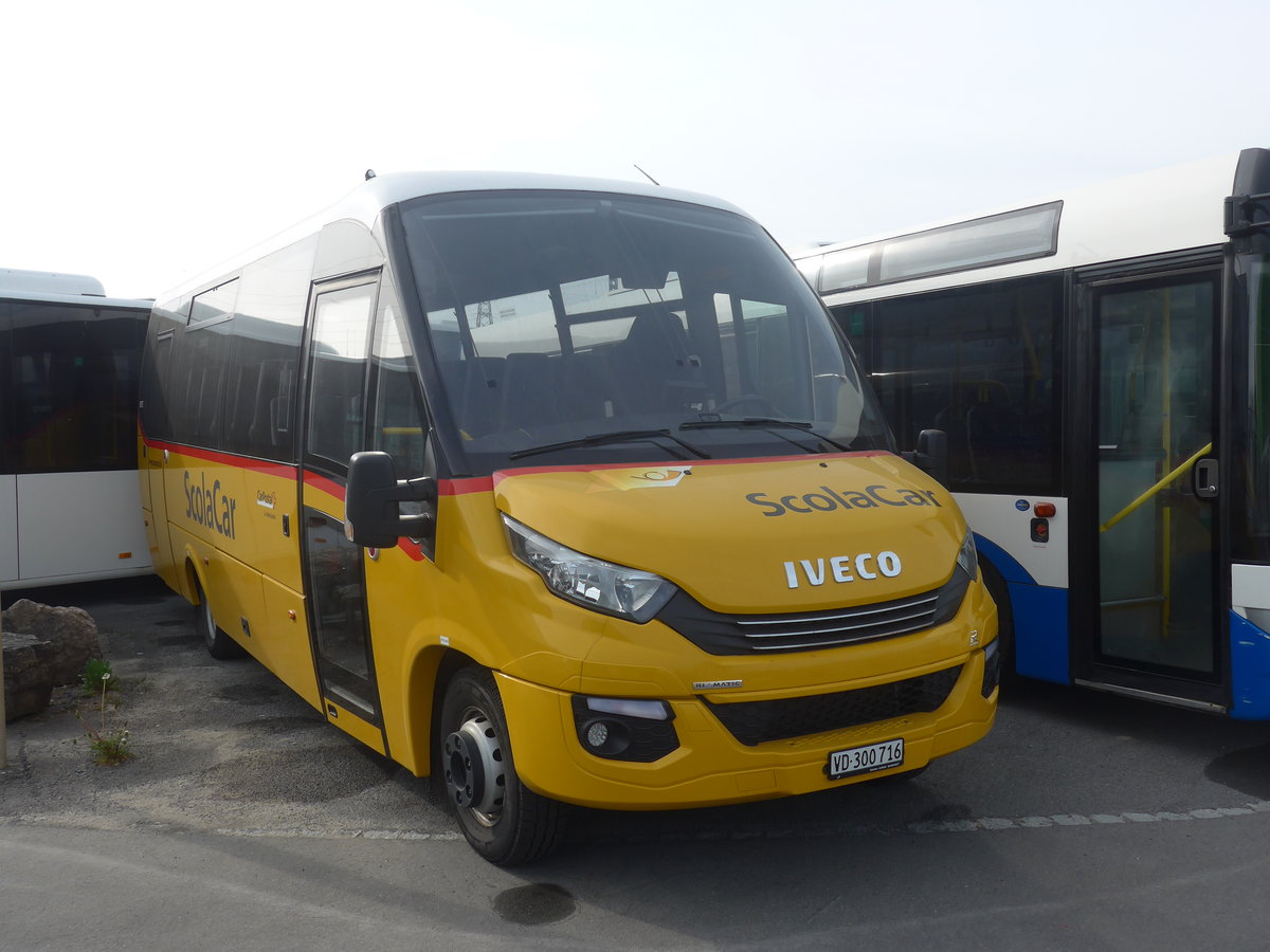 (216'253) - CarPostal Ouest - VD 300'716 - Iveco/Rosero am 19. April 2020 in Kerzers, Interbus