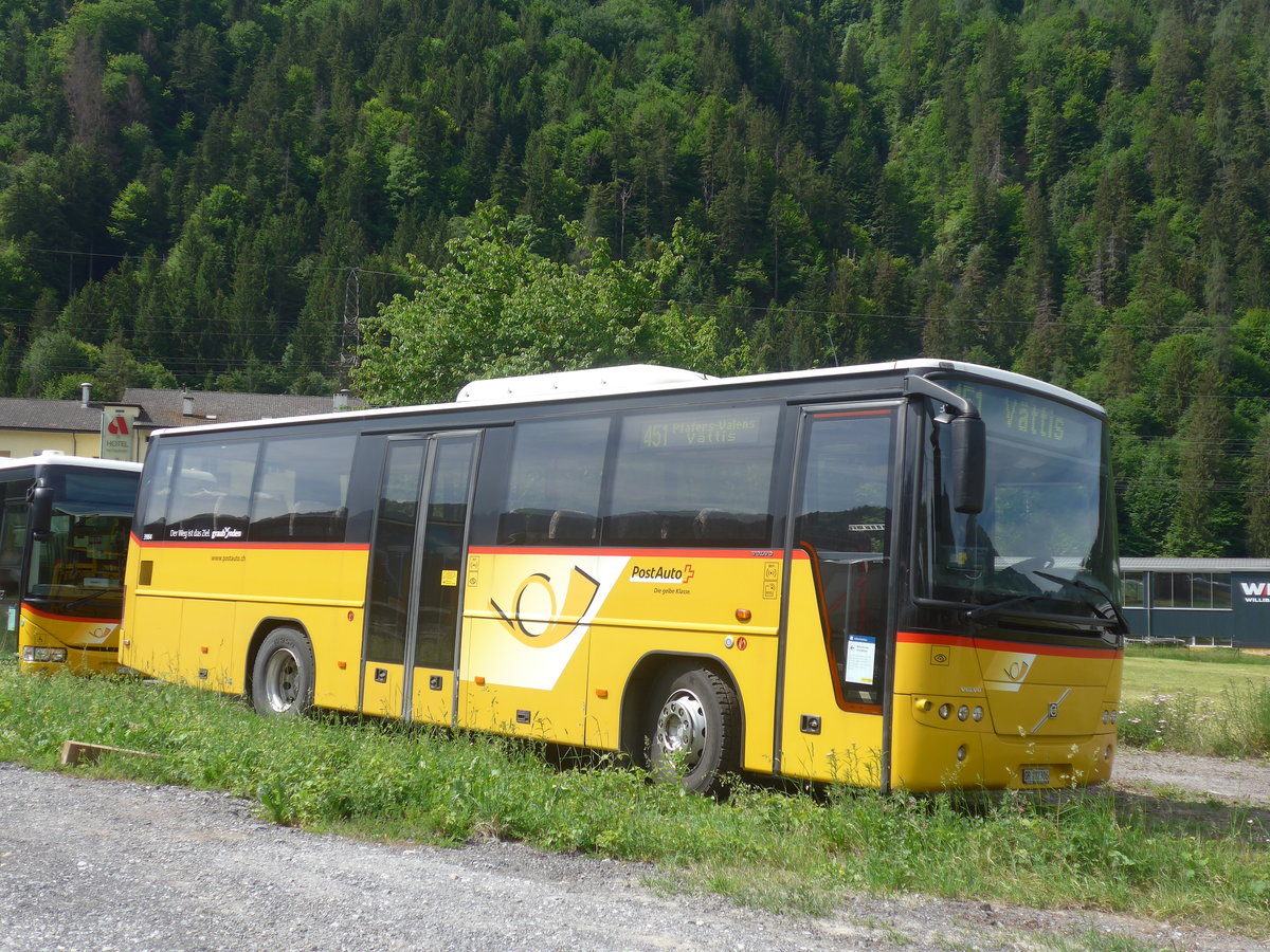 (217'198) - PostAuto Graubnden - GR 102'306 - Volvo am 23. Mai 2020 beim Bahnhof Schiers