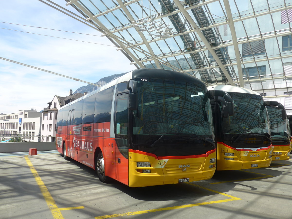 (217'217) - PostAuto Graubnden - GR 162'981 - MAN am 23. Mai 2020 in Chur, Postautostation