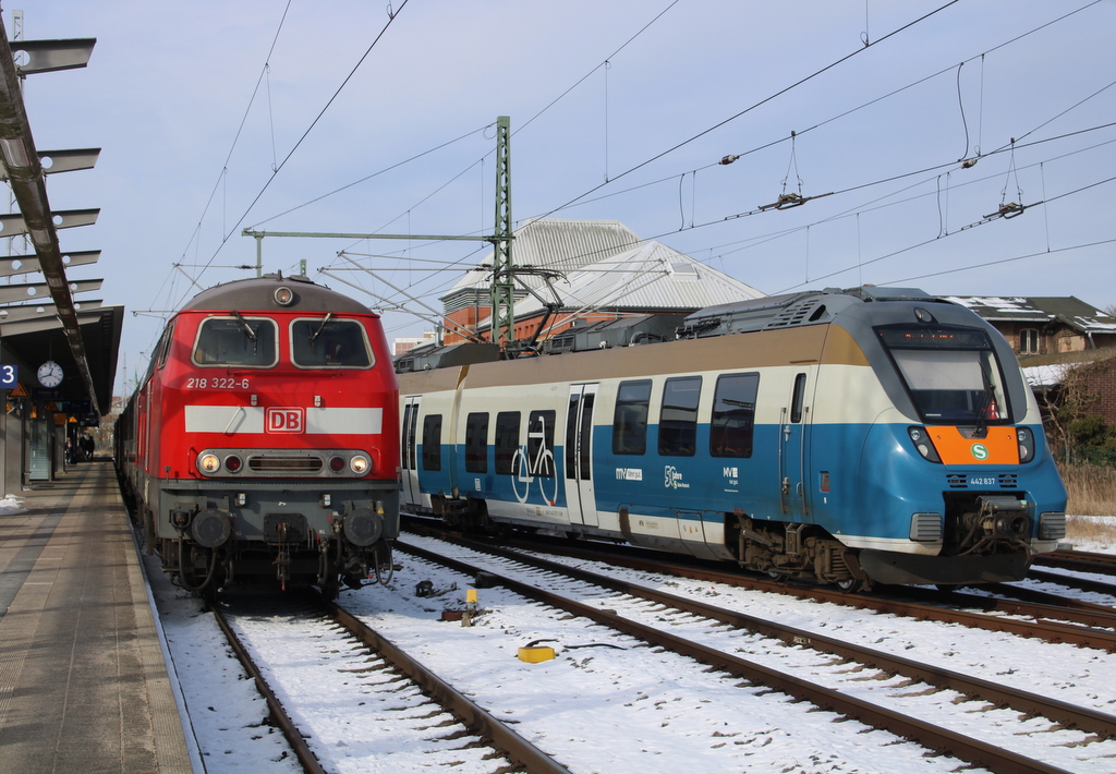 218 322 und 442 837 am Mittag des 20.02.2026 im Rostocker Hbf.