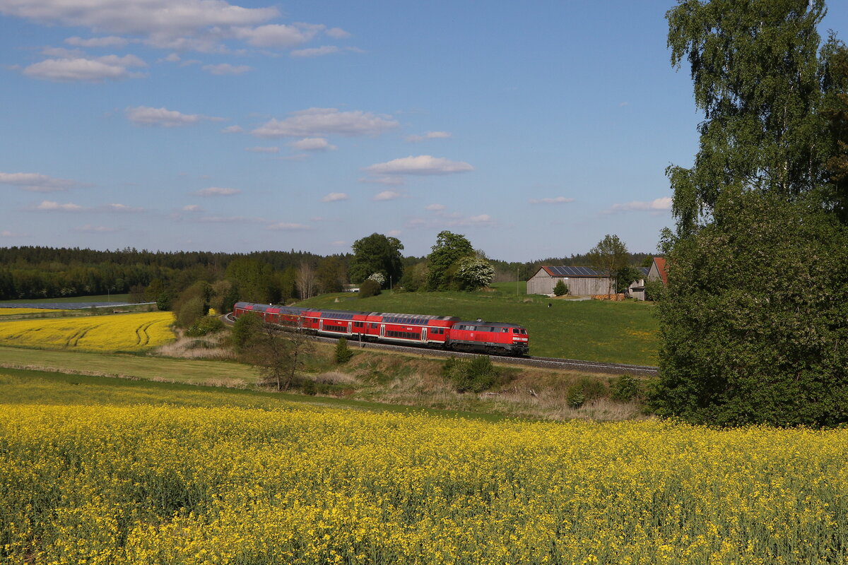 218 416 aus Hof kommend am 12. Mai 2025 bei Escheldorf.