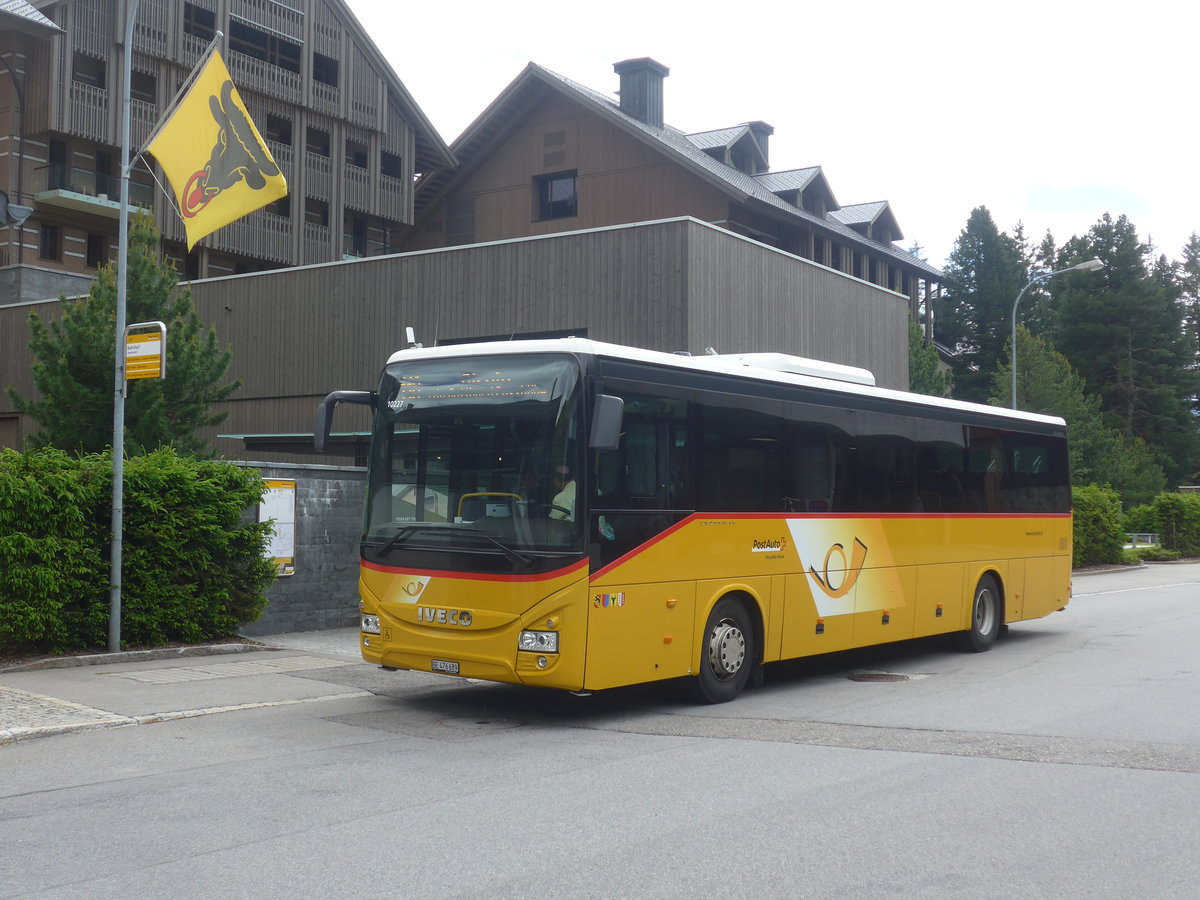 (218'124) - PostAuto Bern - BE 476'689 - Iveco am 21. Juni 2020 beim Bahnhof Andermatt