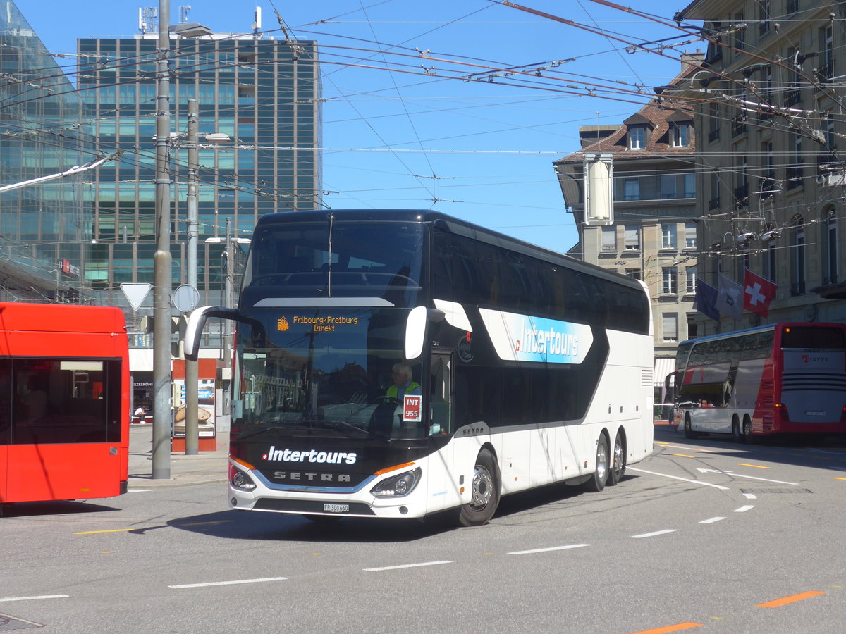 (219'200) - Intertours, Domdidier - FR 300'660 - Setra am 27. Juli 2020 beim Bahnhof Bern