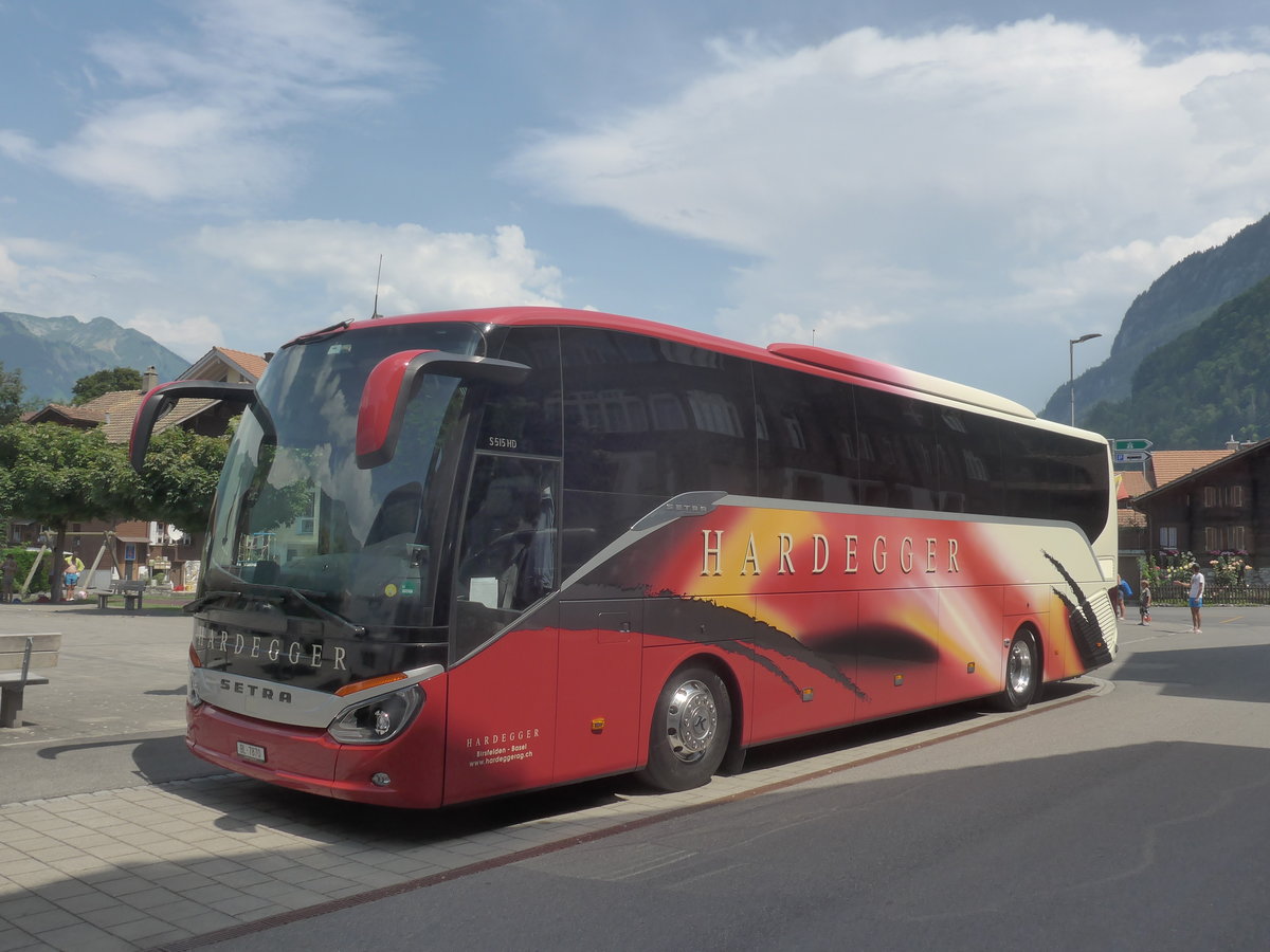 (219'282) - Hardegger, Birsfelden - BL 7870 - Setra am 1. August 2020 in Iseltwald, Dorf