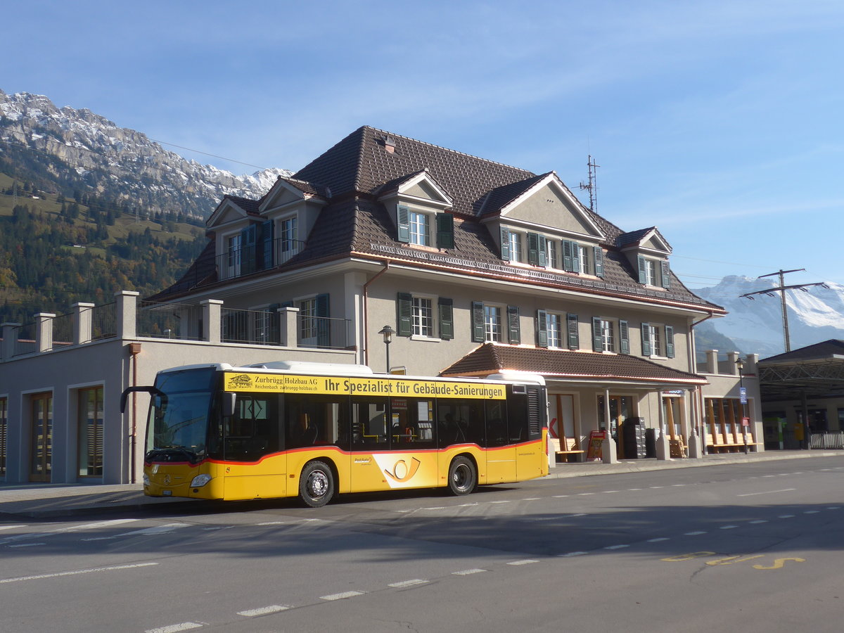 (222'132) - PostAuto Bern - BE 657'480 - Mercedes am 19. Oktober 2020 beim Bahnhof Frutigen