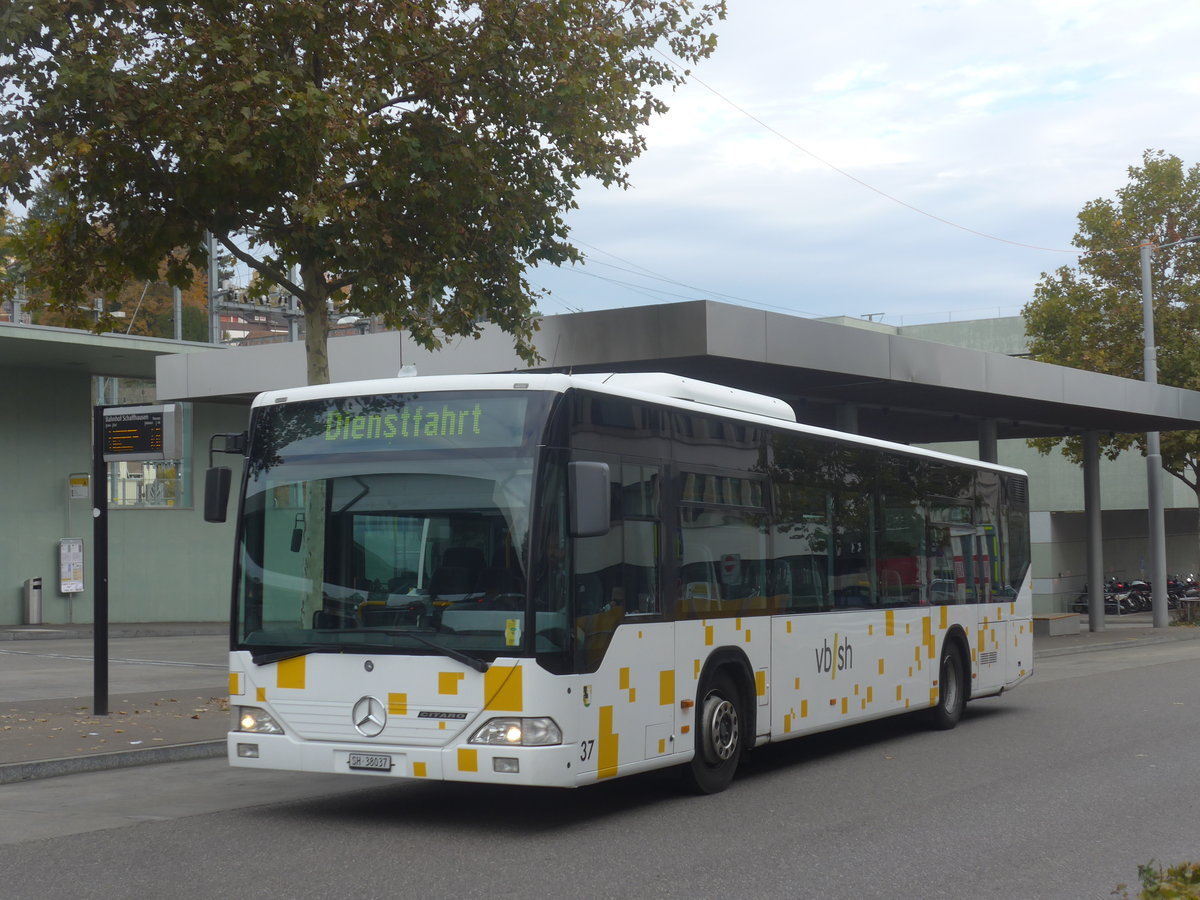 (222'234) - VBSH Schaffhausen - Nr. 37/SH 38'037 - Mercedes (ex SB Schaffhausen) am 21. Oktober 2020 beim Bahnhof Schaffhausen