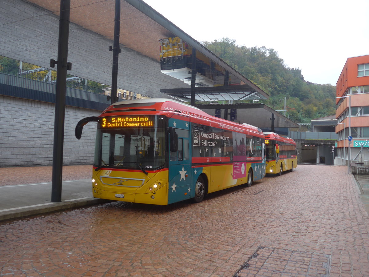 (222'515) - AutoPostale Ticino - TI 264'795 - Volvo am 23. Oktober 2020 beim Bahnhof Bellinzona