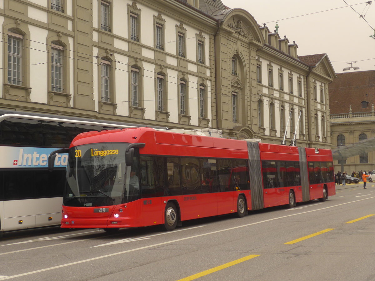 (223'405) - Bernmobil, Bern - Nr. 49 - Hess/Hess Doppelgelenktrolleybus am 6. Februar 2021 beim Bahnhof Bern