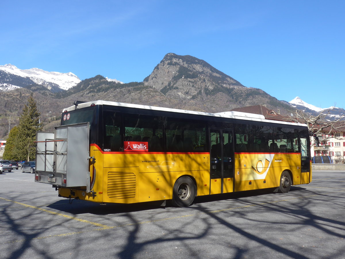 (223'906) - PostAuto Wallis - VS 445'911 - Iveco am 2. Mrz 2021 in Brig, Garage