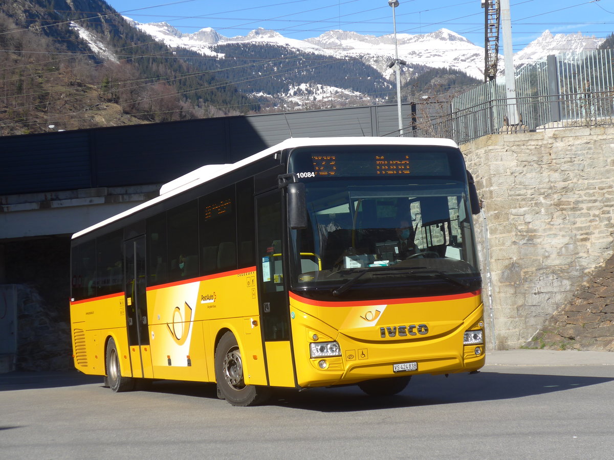 (223'923) - PostAuto Wallis - VS 424'838 - Iveco am 2. Mrz 2021 beim Bahnhof Brig