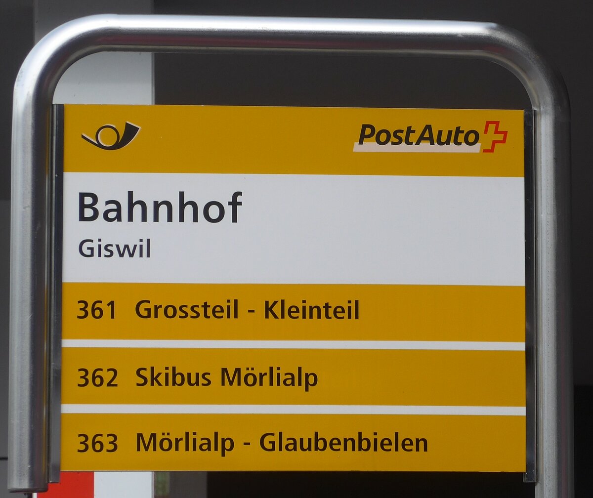 (224'077) - PostAuto-Haltestellenschild - Giswil, Bahnhof - am 13. Mrz 2021