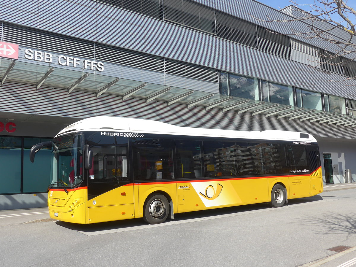 (224'515) - Dnser, Trimmis - GR 95'517 - Volvo am 28. Mrz 2021 beim Bahnhof Landquart