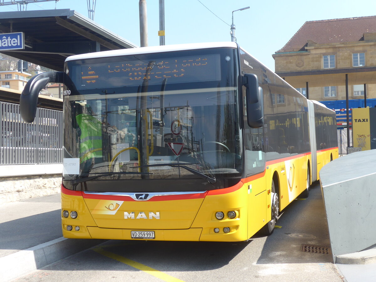 (225'060) - CarPostal Ouest - VD 259'997 - MAN am 17. April 2021 beim Bahnhof Neuchtel