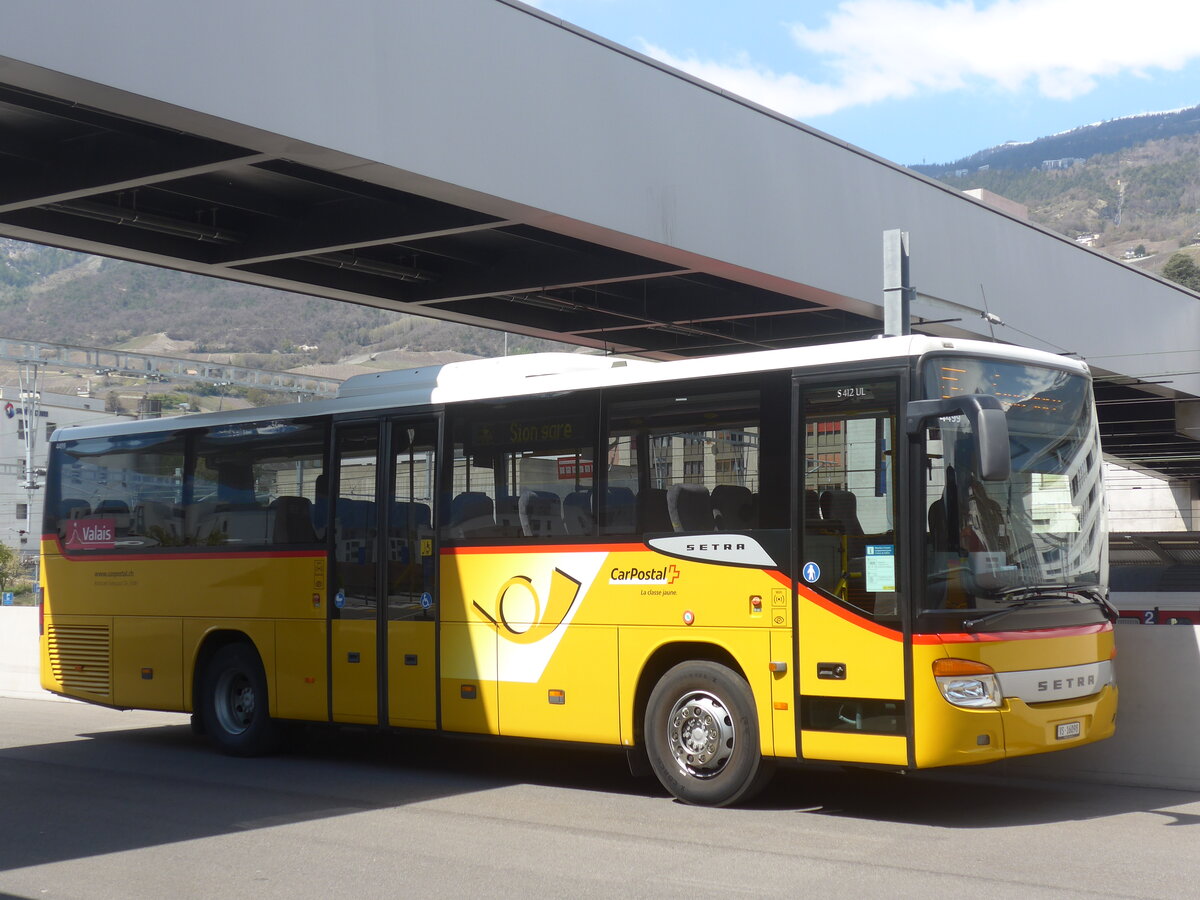 (225'127) - Evquoz, Erde - VS 16'098 - Setra am 19. April 2021 in Sierre, Busbahnhof