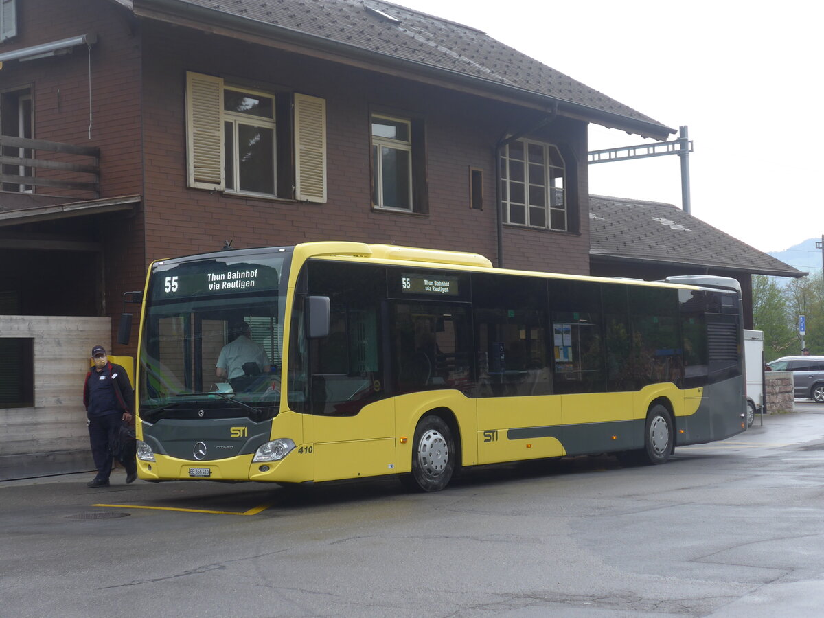 (225'248) - STI Thun - Nr. 410/BE 866'410 - Mercedes am 26. April 2021 beim Bahnhof Wimmis