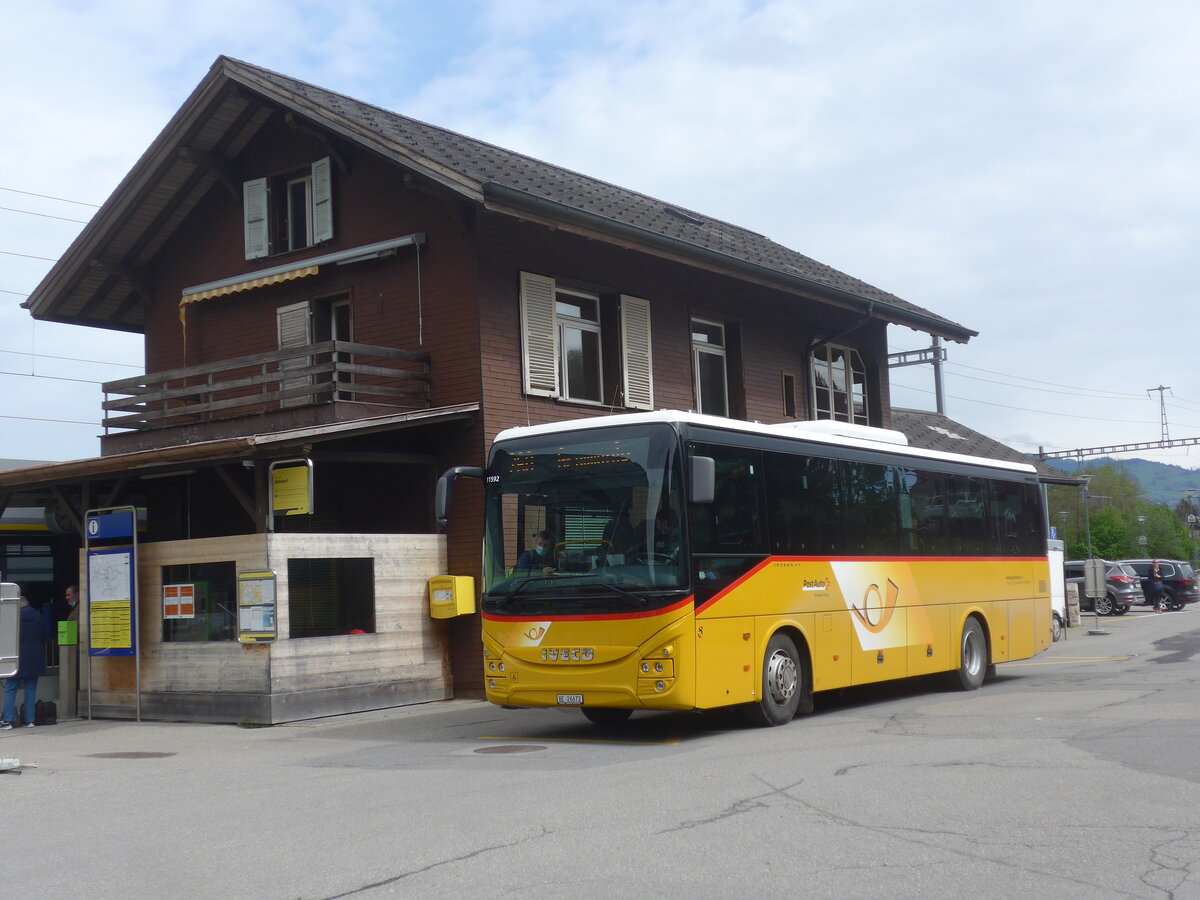 (225'357) - Spring, Schwenden - BE 26'672 - Iveco am 30. April 2021 beim Bahnhof Wimmis