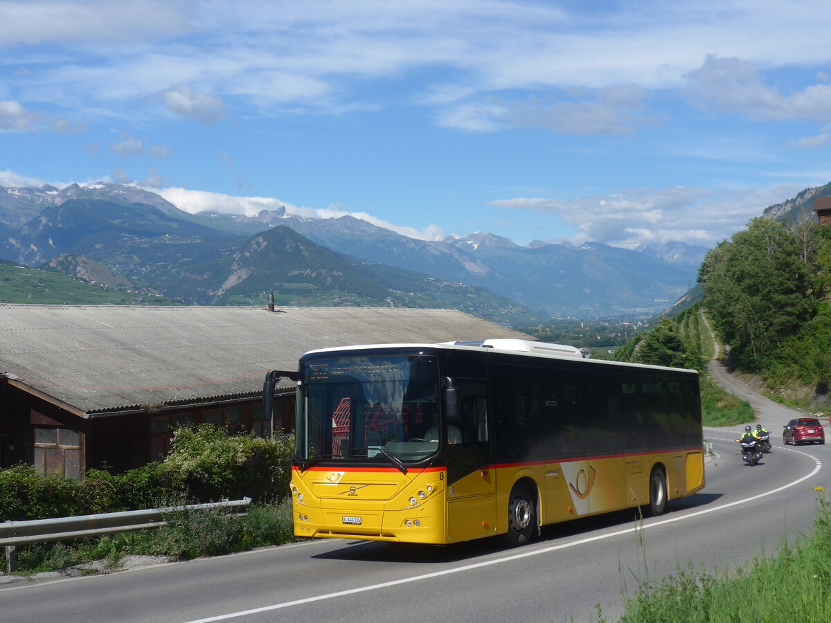 (226'562) - Lathion, Sion - Nr. 8/VS 444'334 - Volvo am 17. Juli 2021 in Sion, Route de Nendaz