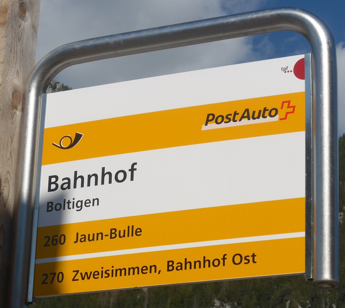 (228'007) - PostAuto/tpf-Haltestellenschild - Boltigen, Bahnhof - am 13. September 2021