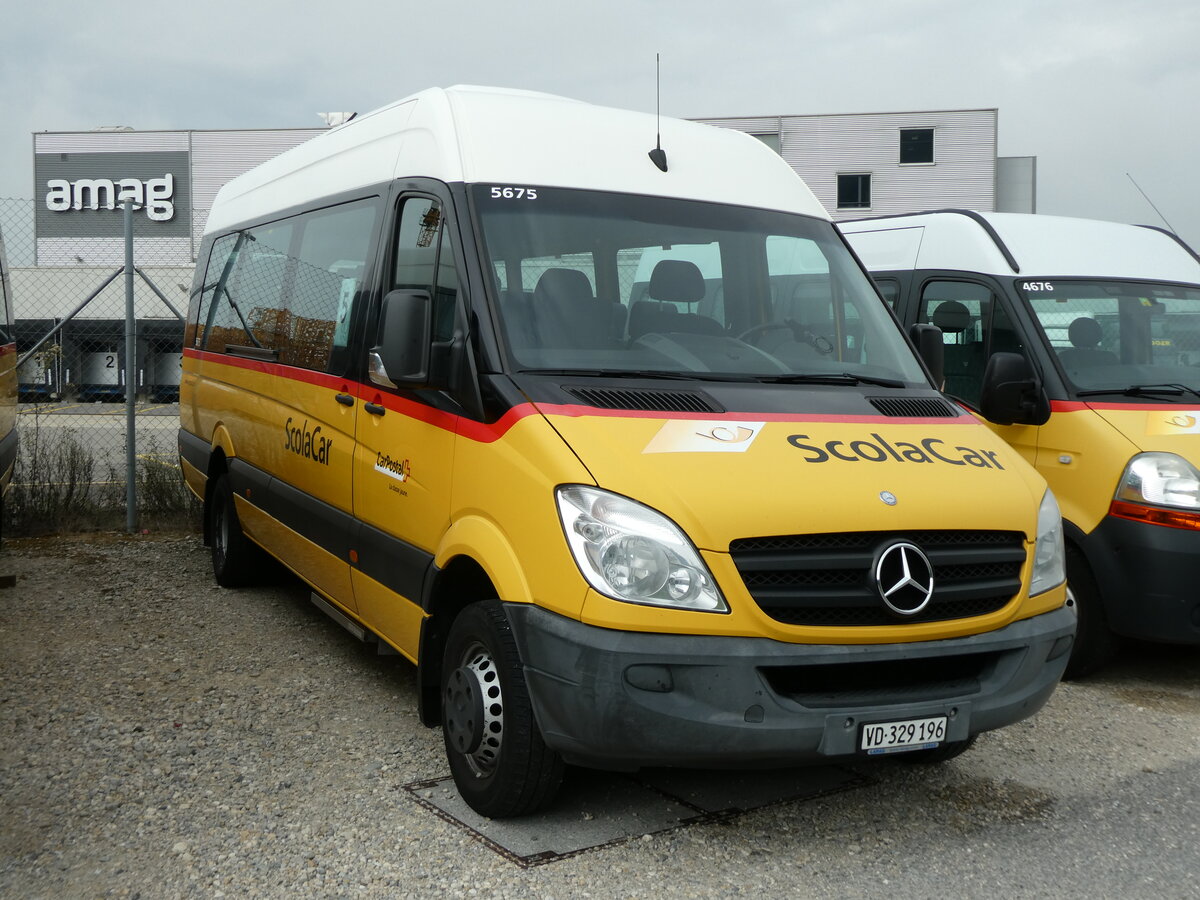 (228'267) - CarPostal Ouest - VD 329'196 - Mercedes am 25. September 2021 in Daillens, Planzer