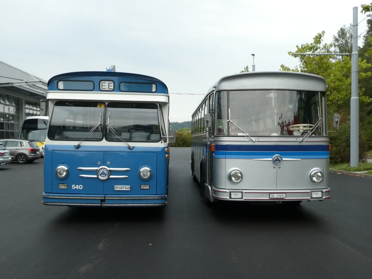 (228'371) - VBZ Zrich (TMZ) - Nr. 640/ZH 187'540 - Saurer/Saurer (ex Nr. 7540; ex Nr. 540) + Borer, Neuhausen - SH 19'684 - Saurer/Tscher (ex Schttler, D-Kln; ex Braun, D-Mnster; ex Schmid, Hemishofen; ex Brtsch, Bttenhard; ex ASS Schleitheim Nr. 8) am 26. September 2021 in Schaffhausen, Busdepot VBSH