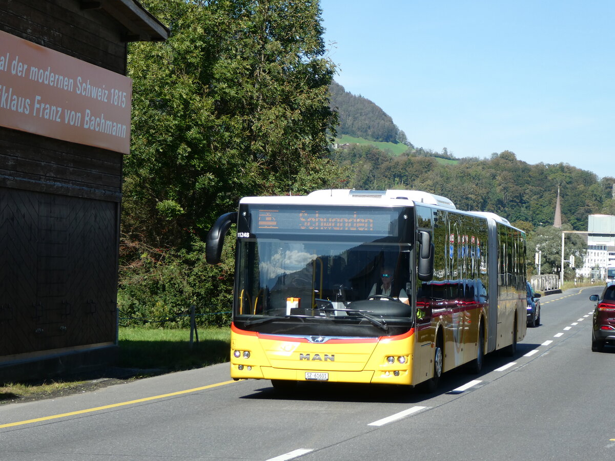 (228'573) - PostAuto Ostschweiz - SZ 61'601 - MAN am 2. Oktober 2021 in Nfels, Schnegg