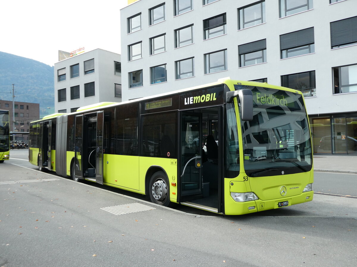 (229'539) - Aus Liechtenstein: PLA Vaduz - Nr. 53/FL 39'853 - Mercedes am 20. Oktober 2021 beim Bahnhof Sargans