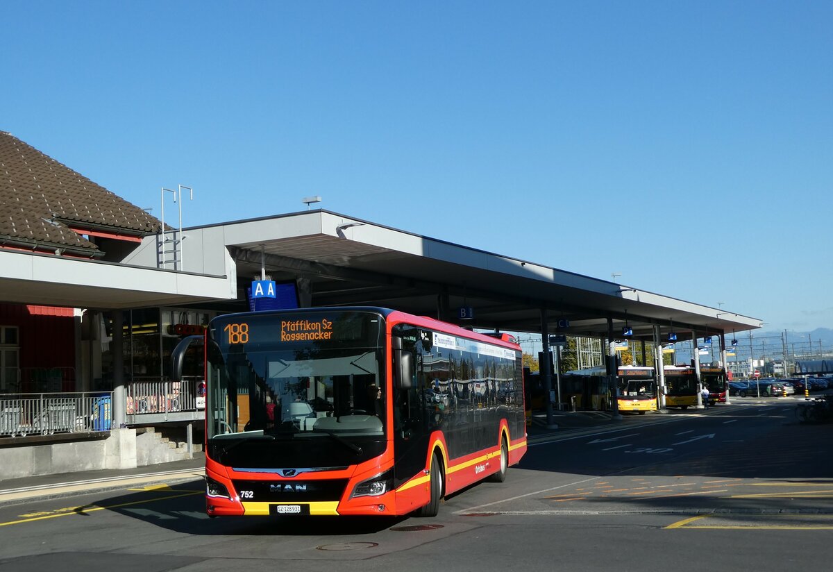 (229'791) - AHW Horgen - Nr. 752/SZ 128'931 - MAN am 23. Oktober 2021 beim Bahnhof Pfffikon