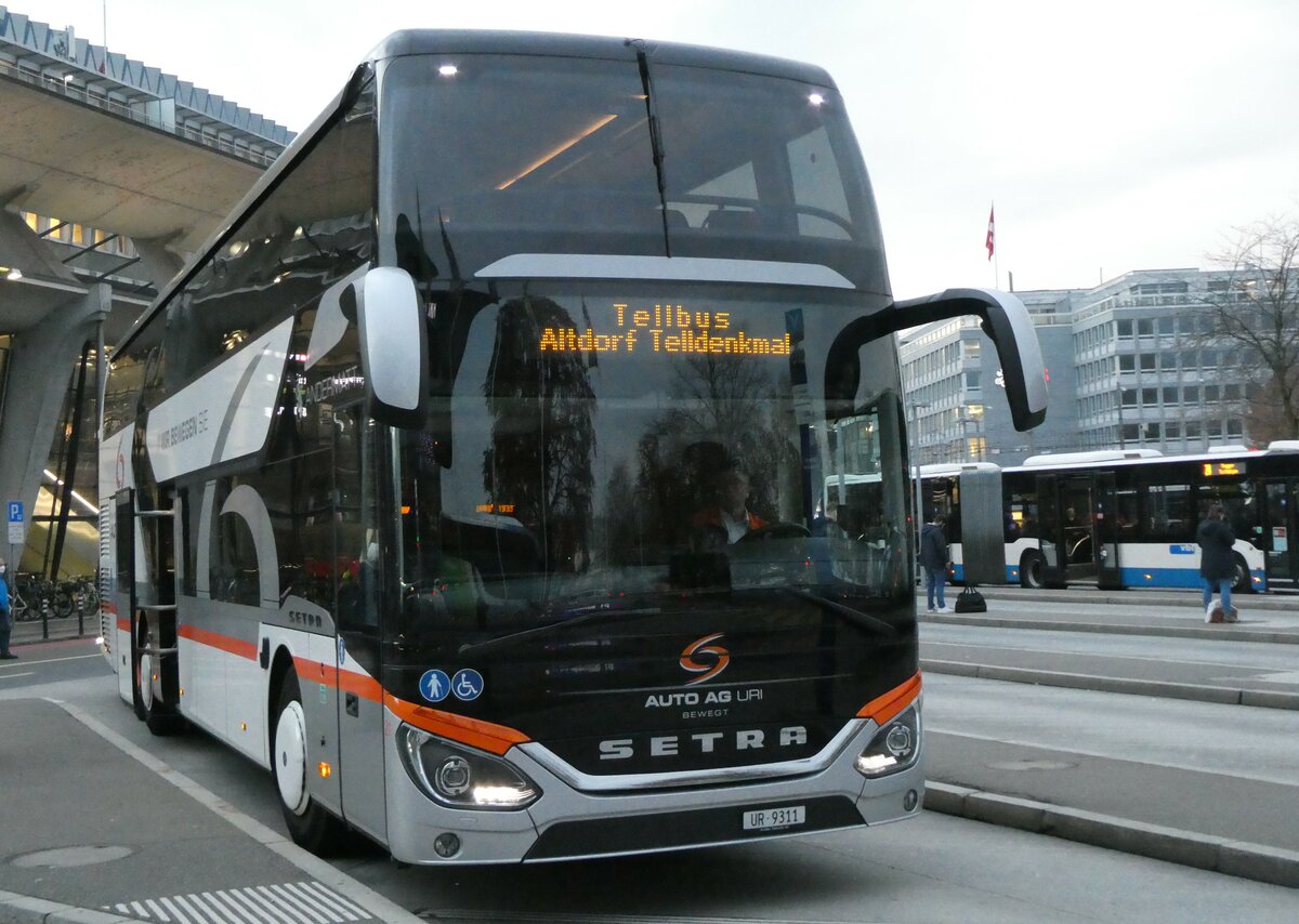 (230'453) - AAGU Altdorf - Nr. 21/UR 9311 - Setra am 10. November 2021 beim Bahnhof Luzern