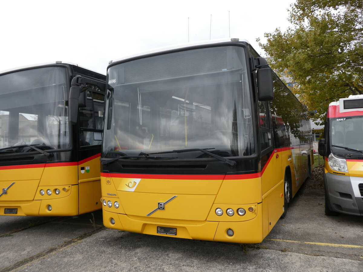 (230'641) - CarPostal Ouest - (VD 124'779) - Volvo am 13. November 2021 in Yverdon, Garage