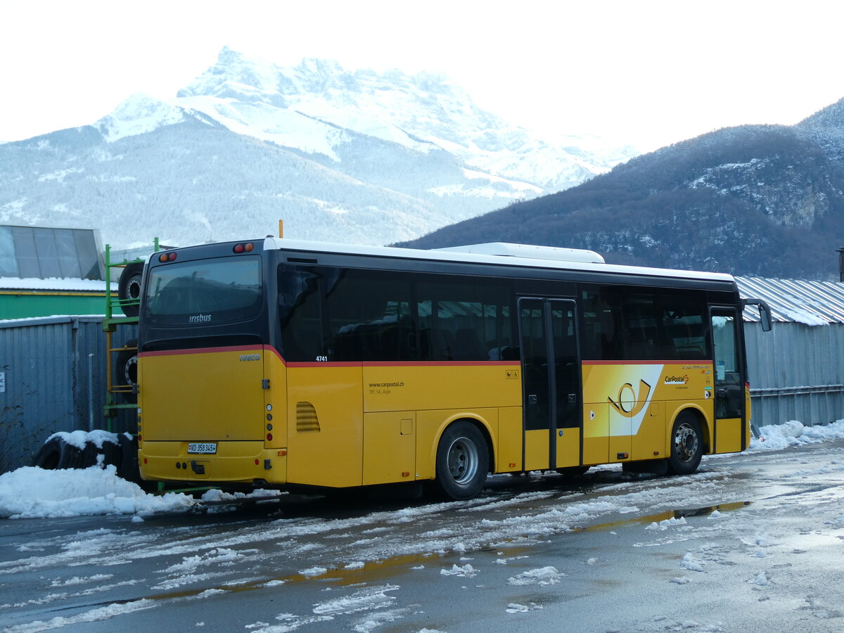 (231'170) - TPC Aigle - Nr. CP08/VD 358'345 - Irisbus am 12. Dezember 2021 in Collombey, Garage