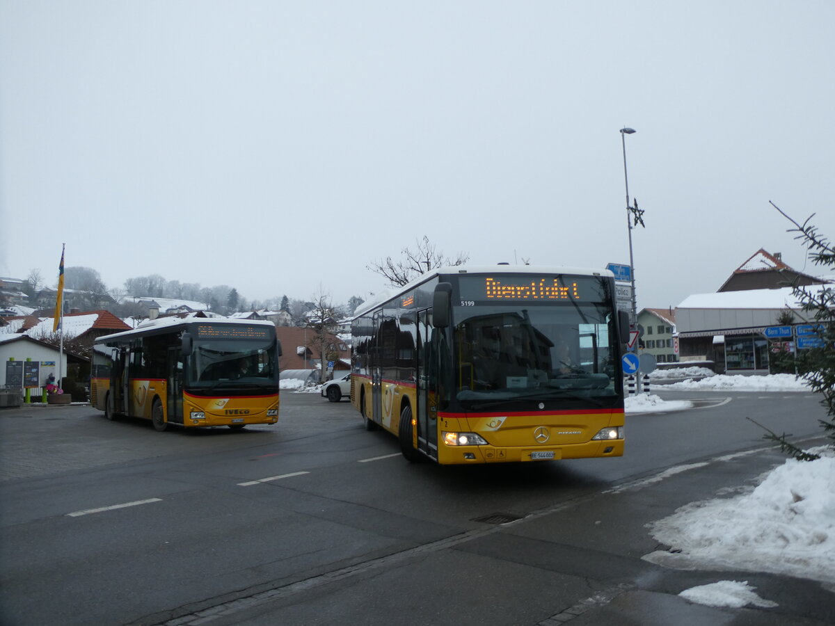 (231'409) - Engeloch, Riggisberg - Nr. 3/BE 447'406 - Iveco + Nr. 2/BE 544'002 - Mercedes am 17. Dezember 2021 in Riggisberg, Post