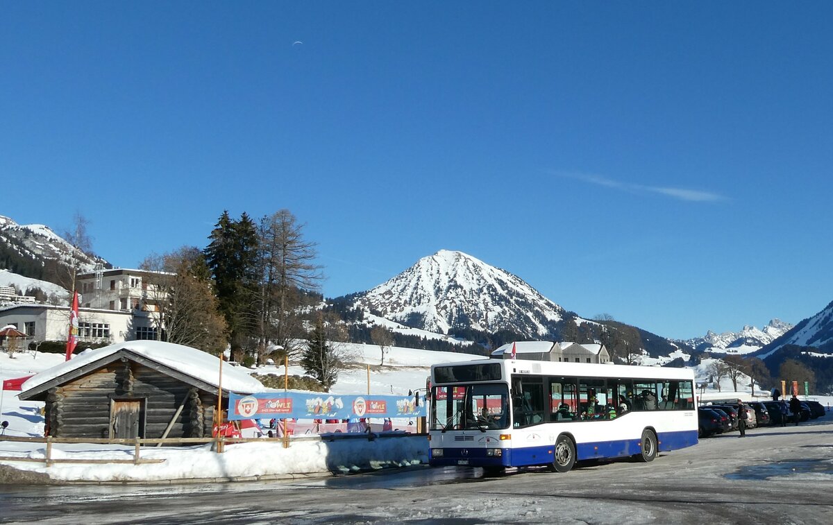 (231'453) - Leysin-Excursions, Leysin - VD 382'719 - Mercedes (ex AAGL Liestal Nr. 54) am 18. Dezember 2021 in Leysin, Centre sportif