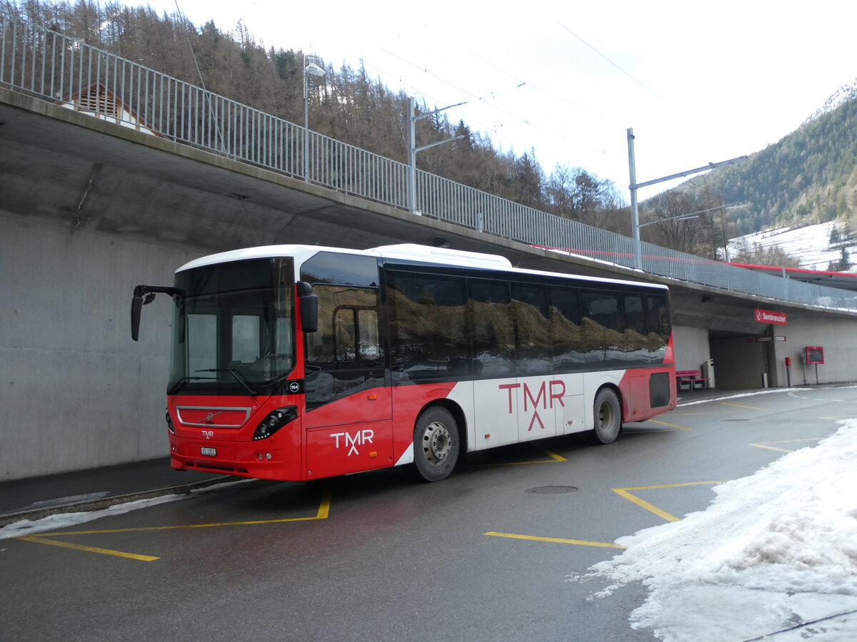 (231'710) - TMR Martigny - Nr. 164/VS 1253 - Volvo am 2. Januar 2022 beim Bahnhof Sembrancher