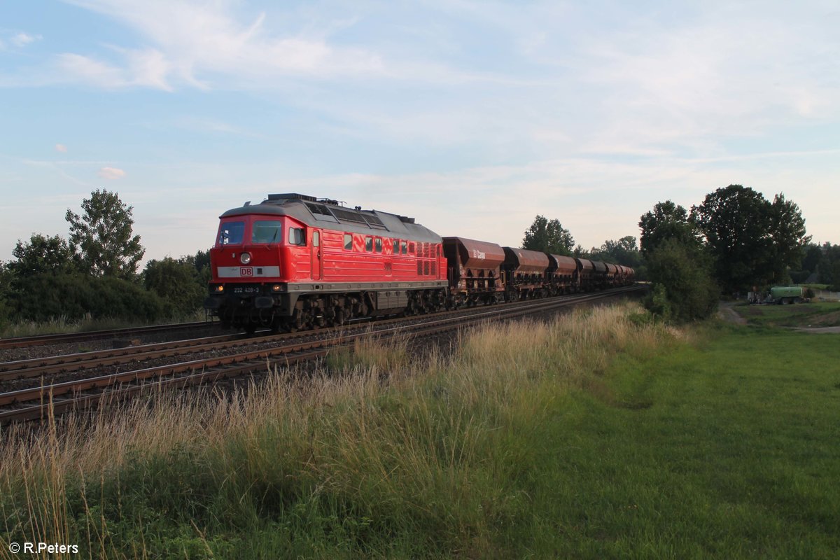 232 428-3 mit dem Schotterzug von Bodenwöhr nach Marktredwitz bei Schönfeld. 23.07.20