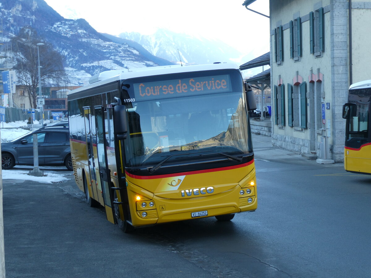 (232'076) - Buchard, Leytron - VS 84'252 - Iveco am 18. Januar 2022 beim Bahnhof Riddes