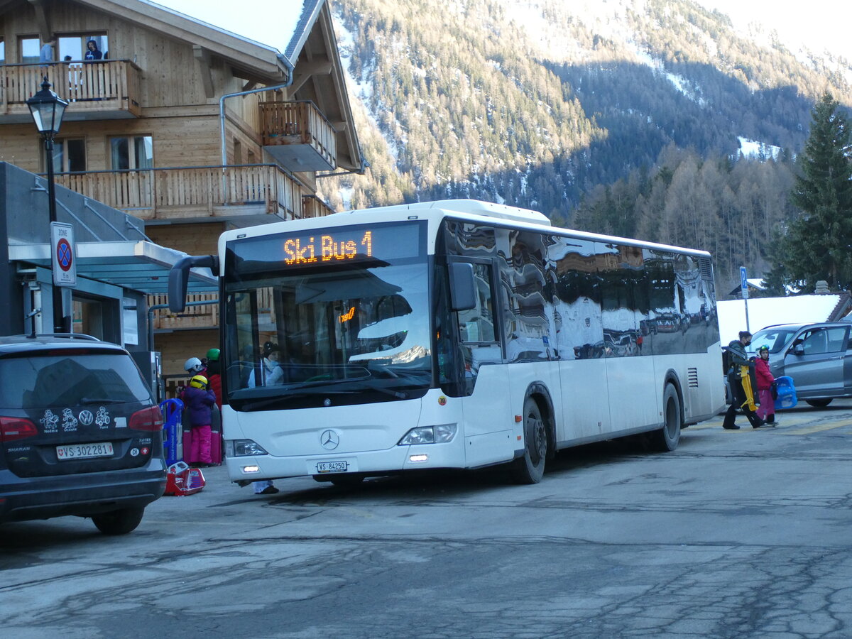 (232'138) - Buchard, Leytron - Nr. 70/VS 84'250 - Mercedes (ex MBC Morges Nr. 79) am 19. Januar 2022 in La Tzoumaz, Tlcabine