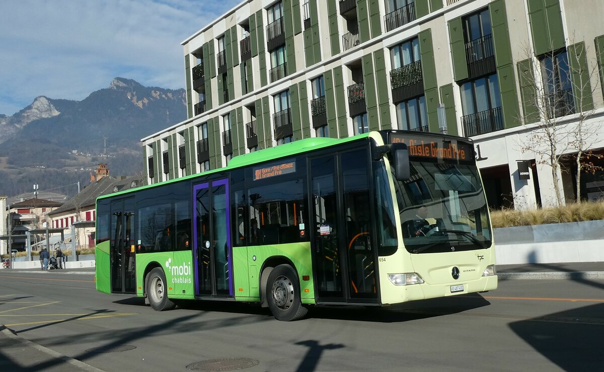 (232'472) - TPC Aigle - Nr. 654/VS 487'432 - Mercedes (ex ESKA Stiftlandkraftverkehr, D-Tirschenreuth; ex Bayerische Schlsser, Grten + Seen, D-Mnchen) am 29. Januar 2022 beim Bahnhof Aigle