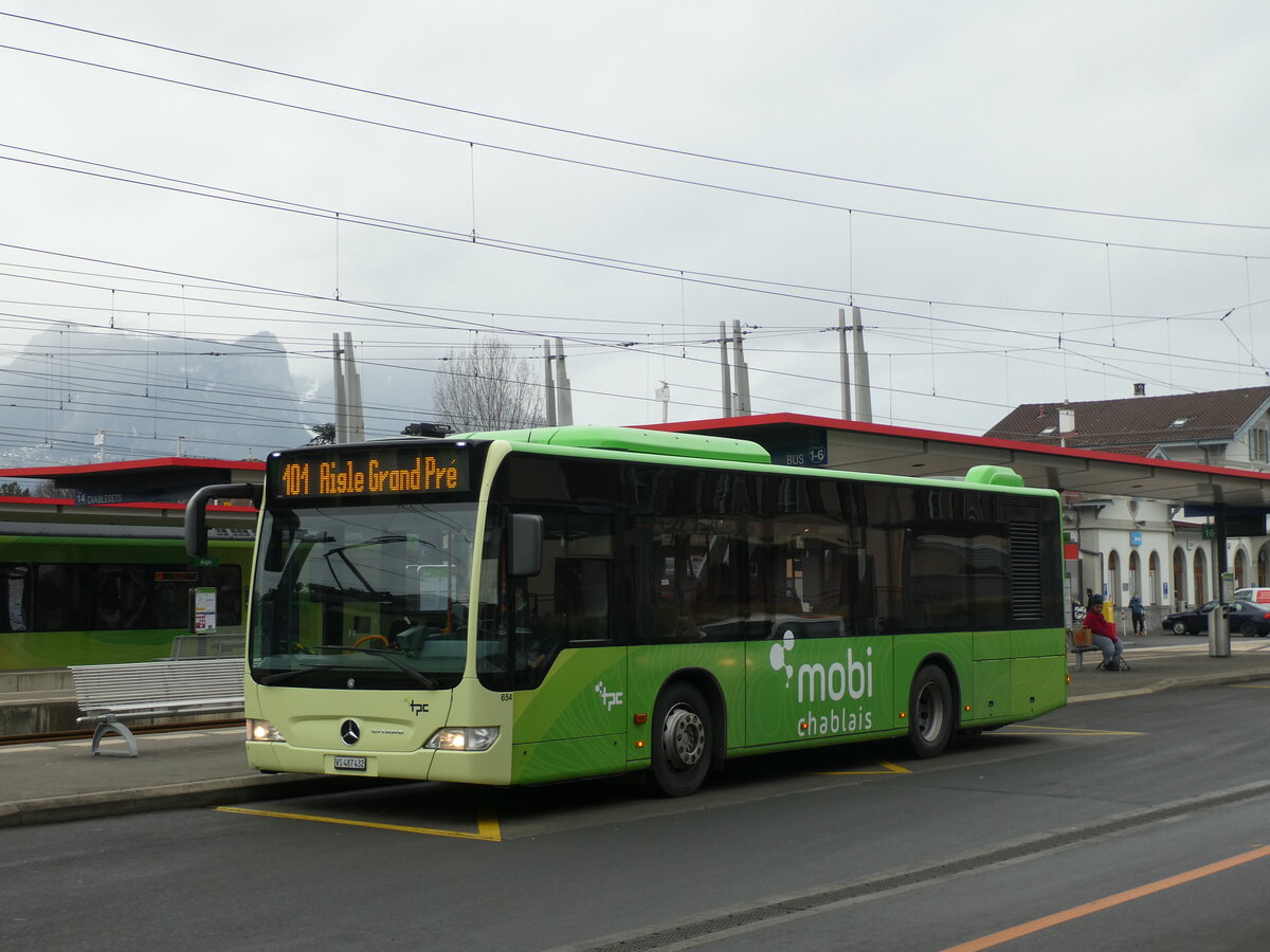 (232'581) - TPC Aigle - Nr. 654/VS 487'432 - Mercedes (ex ESKA Stiftlandkraftverkehr, D-Tirschenreuth; ex Bayerische Schlsser, Grten + Seen, D-Mnchen) am 31. Januar 2022 beim Bahnhof Aigle