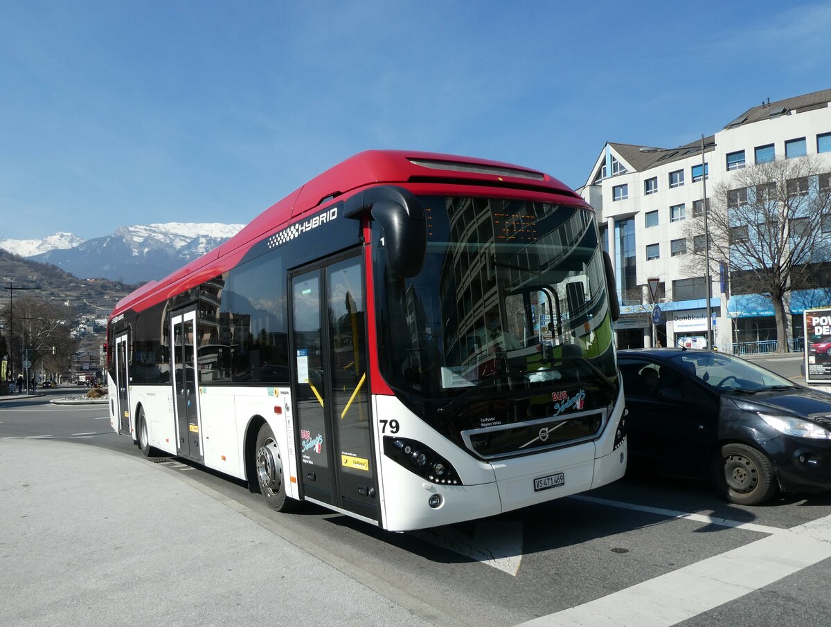 (233'430) - PostAuto Wallis - Nr. 79/VS 471'469 - Volvo am 7. Mrz 2022 beim Bahnhof Sion