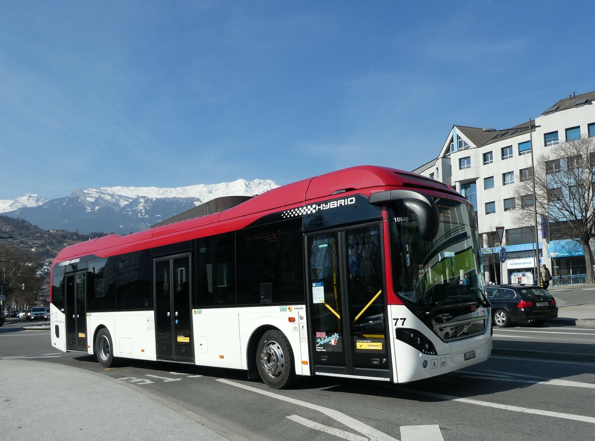 (233'444) - PostAuto Wallis - Nr. 77/VS 459'800 - Volvo am 7. Mrz 2022 beim Bahnhof Sion