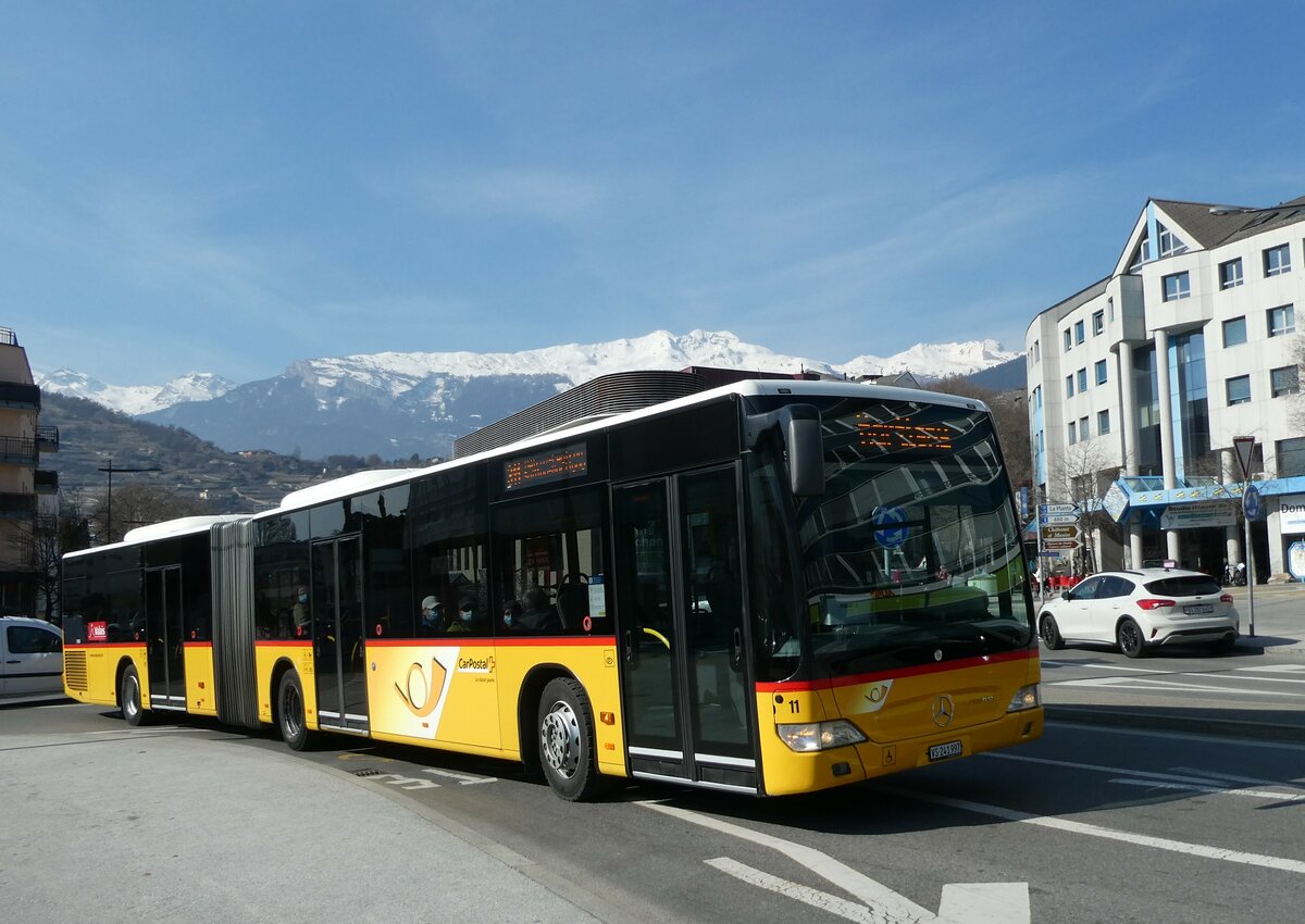 (233'452) - PostAuto Wallis - Nr. 11/VS 241'997 - Mercedes am 7. Mrz 2022 beim Bahnhof Sion