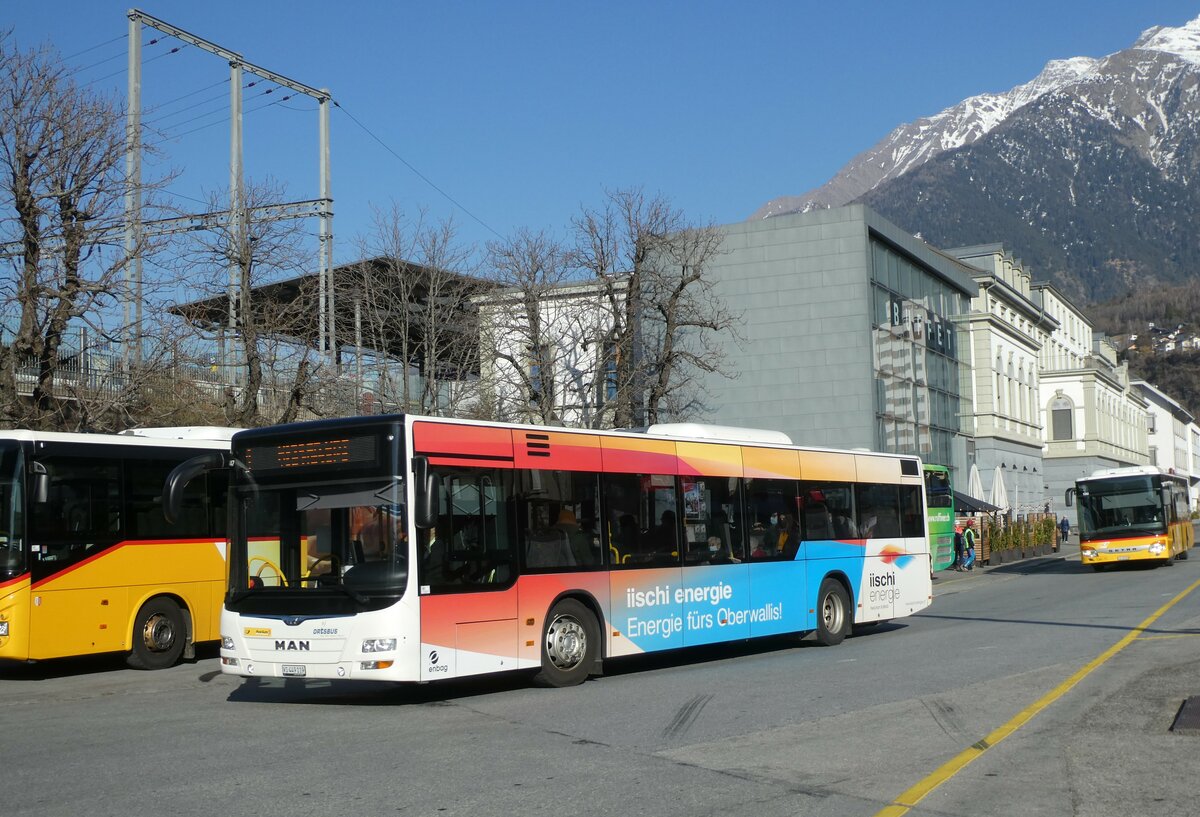 (233'480) - PostAuto Wallis - VS 449'119 - MAN am 7. Mrz 2022 beim Bahnhof Brig