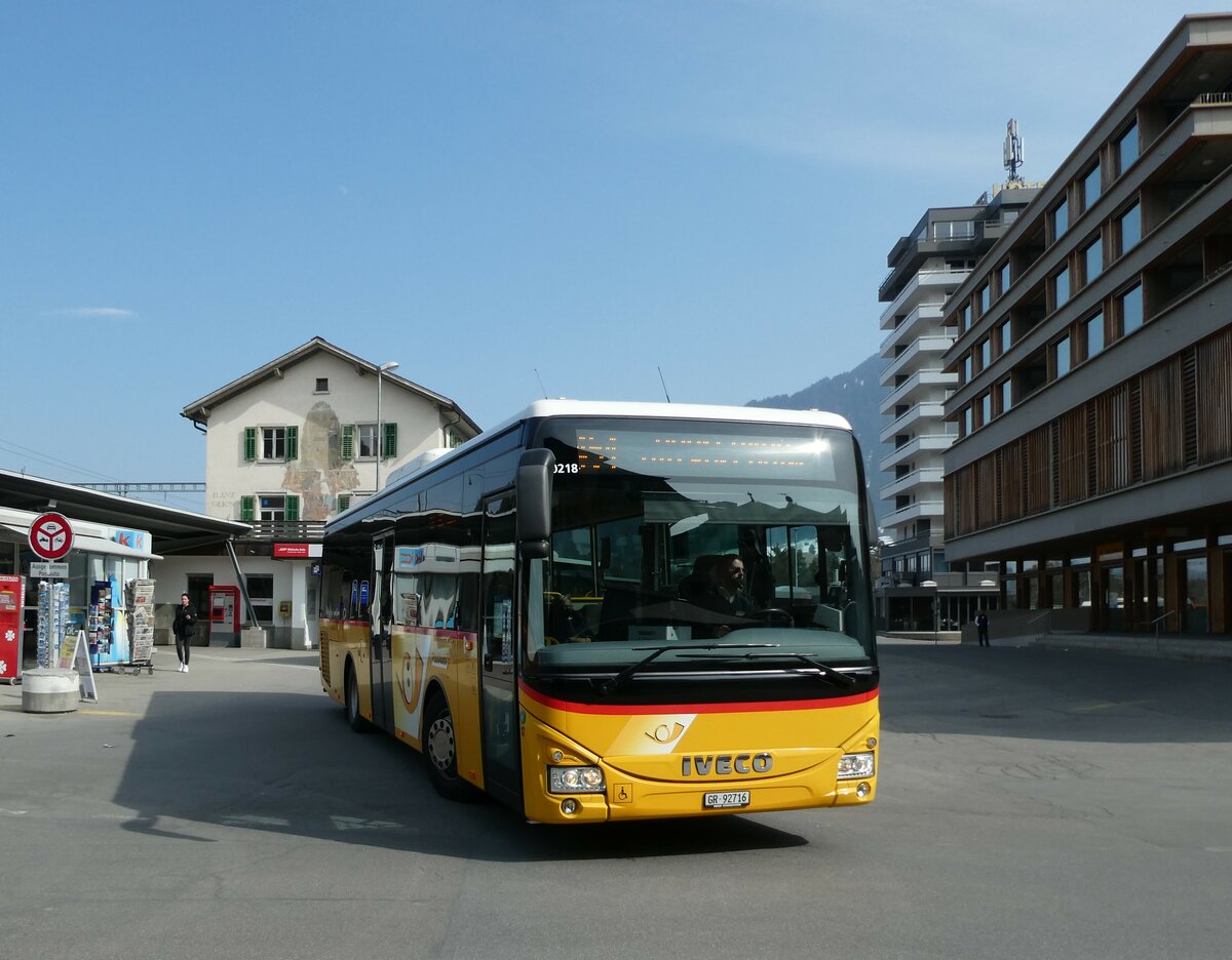 (233'789) - PostAuto Graubnden - Nr. 17/GR 92'716 - Iveco (ex Fontana, Ilanz Nr. 17; ex Fontana, Ilanz Nr. 11) am 11. Mrz 2022 beim Bahnhof Ilanz