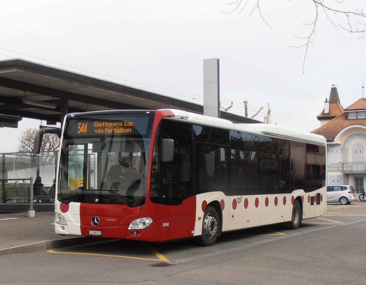 (233'909) - TPF Fribourg - Nr. 1048/FR 300'219 - Mercedes am 13. Mrz 2022 beim Bahnhof Domdidier