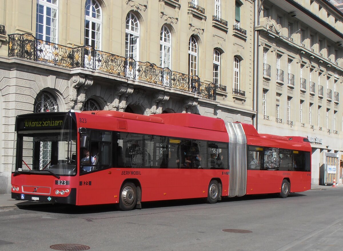 (234'135) - Bernmobil, Bern - Nr. 823/BE 612'823 - Volvo am 28. Mrz 2022 in Bern, Bundesplatz