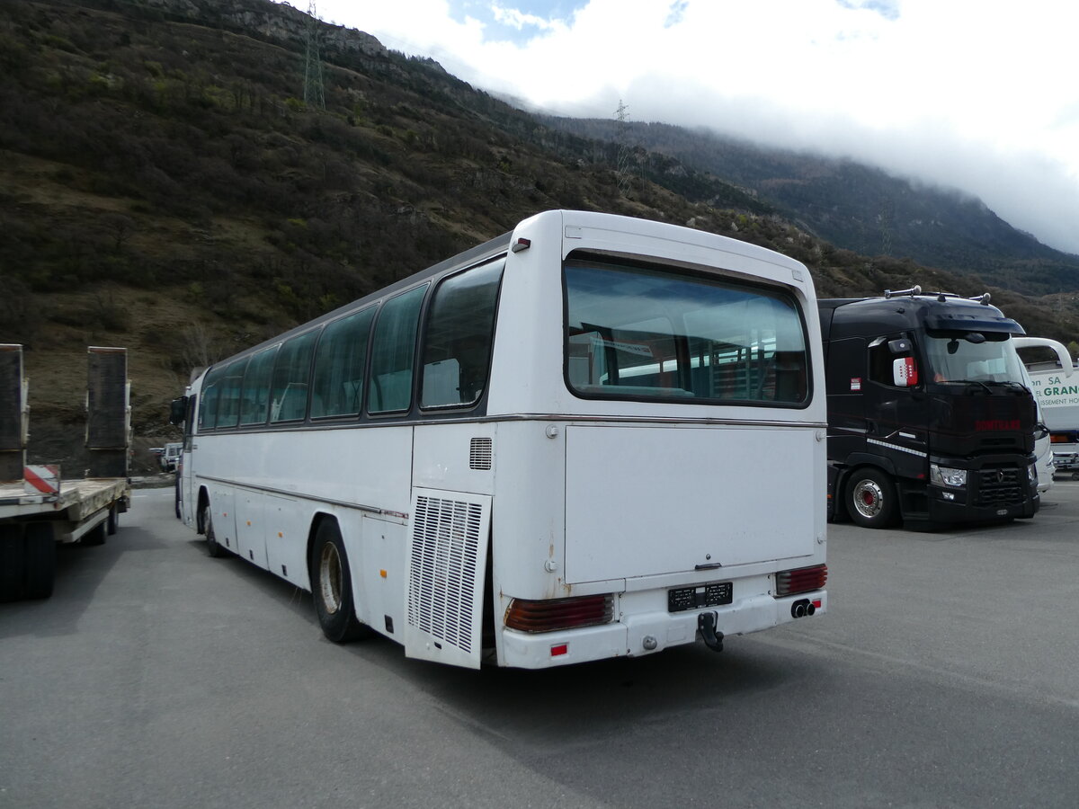 (234'269) - VIBUH, La Tour-de-Trme - Mercedes (ex L'Oiseau Bleu, Sierre; ex SMC Montana Nr. 48) am 9. April 2022 in Saxon, Garage Visa