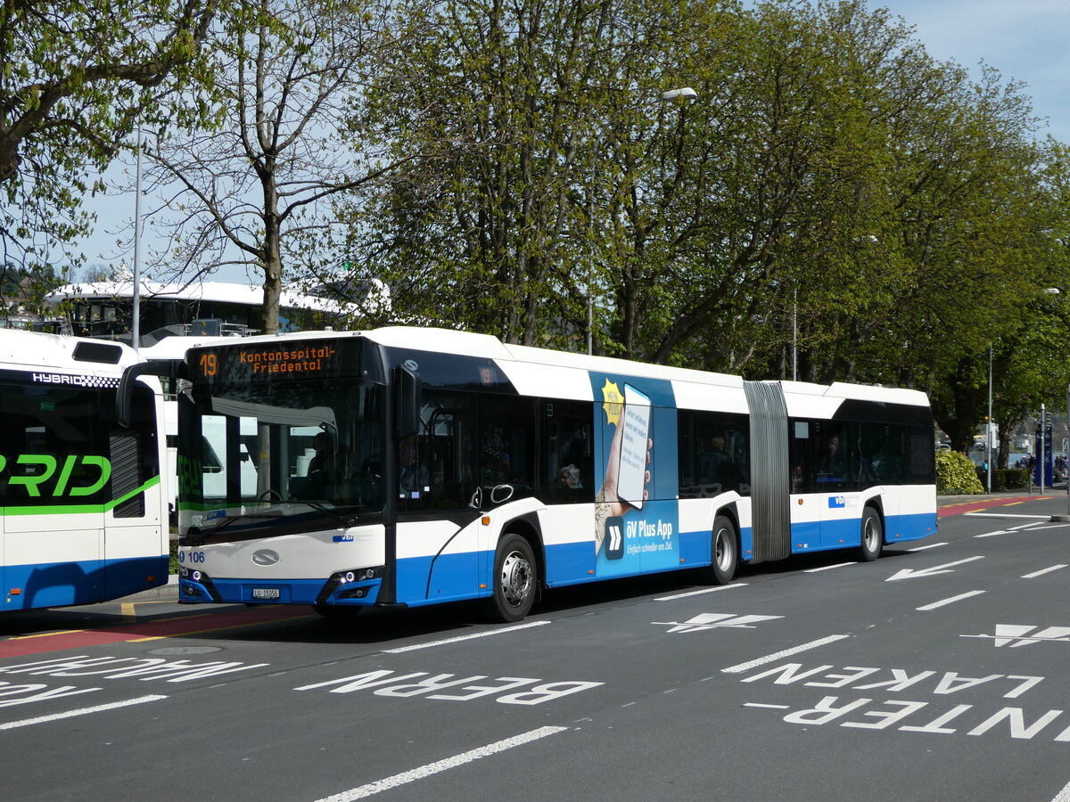 (234'414) - VBL Luzern - Nr. 106/LU 15'056 - Solaris am 11. April 2022 beim Bahnhof Luzern