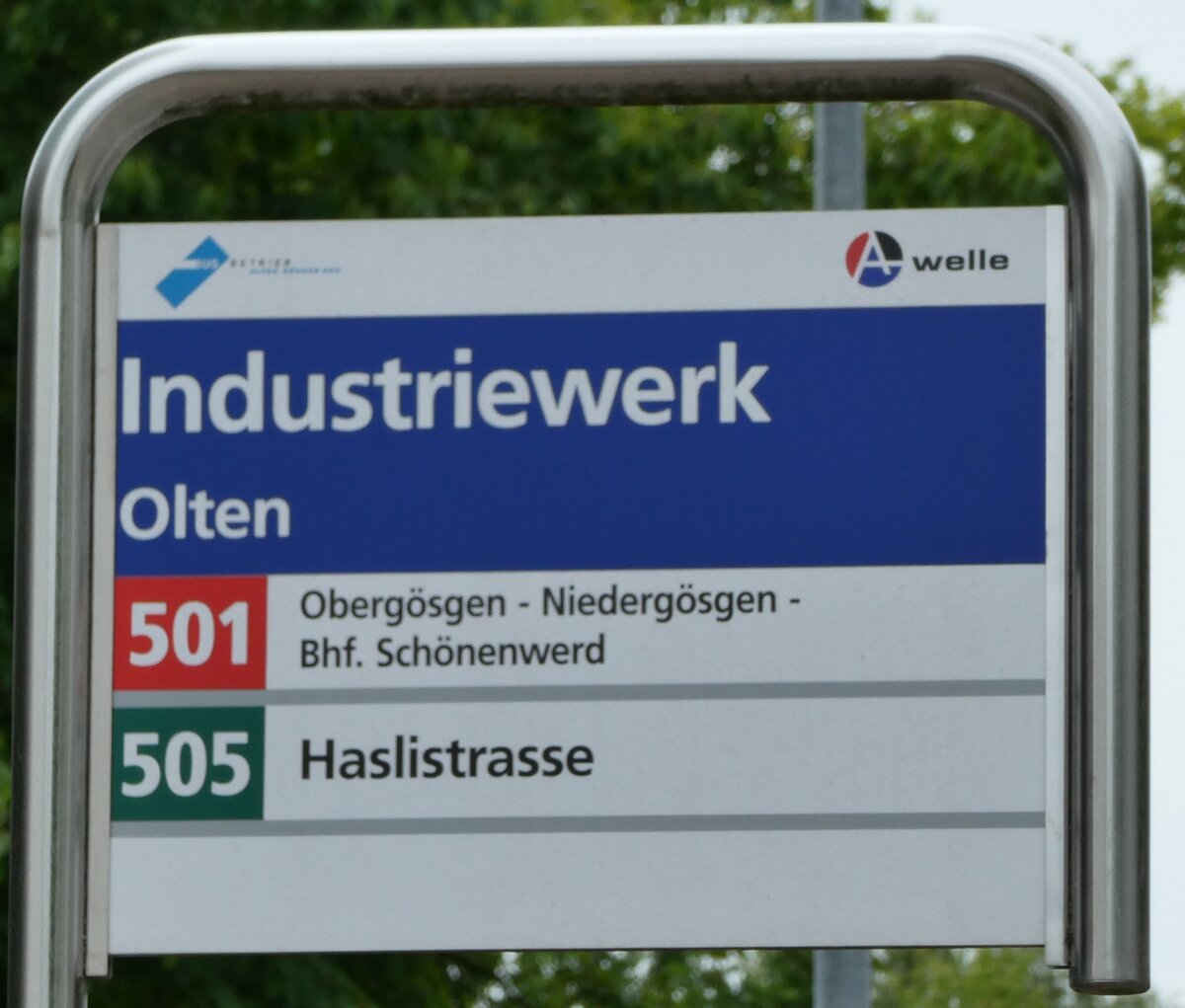 (236'145) - BOGG/A-welle-Haltestellenschild - Olten, Industriewerk - am 22. Mai 2022