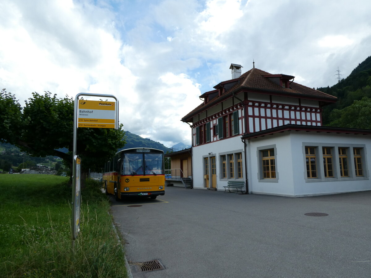 (237'500) - Bachmann, Niedernz - Nr. 5/BE 271 - Saurer/Tscher (ex Wthrich, Ursenbach; ex Schrch, Gutenburg Nr. 5; ex Engeloch, Riggisberg Nr. 5; ex P 25'668) am 25. Juni 2022 beim Bahnhof Mlenen